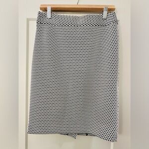 Banana Republic Black and White Mesh Pencil Skirt Size 4